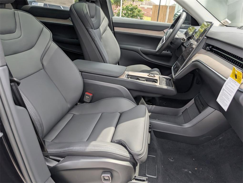 new 2025 Volvo EX90 car, priced at $81,640