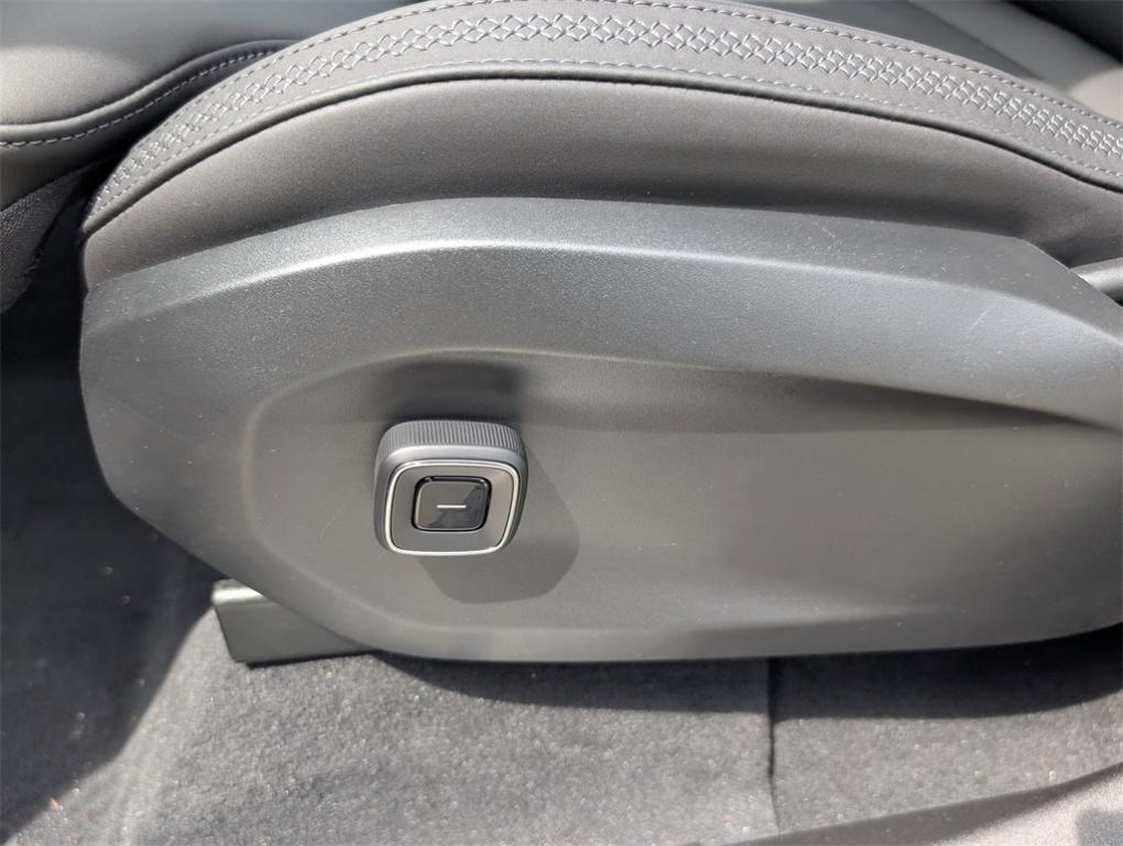 new 2025 Volvo EX90 car, priced at $81,640