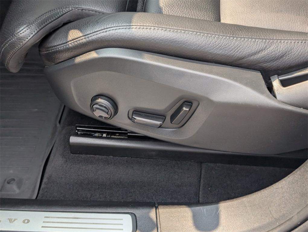used 2018 Volvo XC60 Recharge Plug-In Hybrid car, priced at $23,570