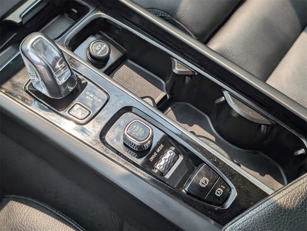 used 2018 Volvo XC60 Recharge Plug-In Hybrid car, priced at $23,570