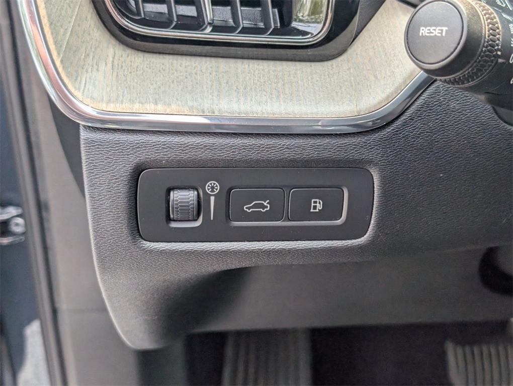 used 2018 Volvo XC60 Recharge Plug-In Hybrid car, priced at $23,570