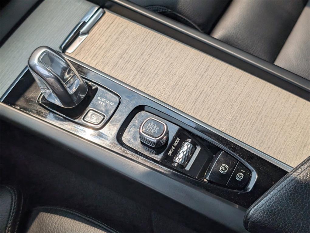 used 2018 Volvo XC60 Recharge Plug-In Hybrid car, priced at $23,570