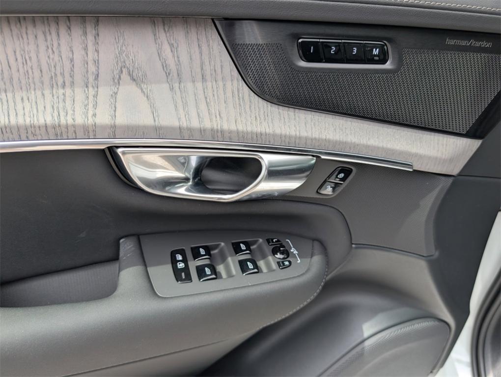 new 2025 Volvo XC90 Plug-In Hybrid car, priced at $76,405