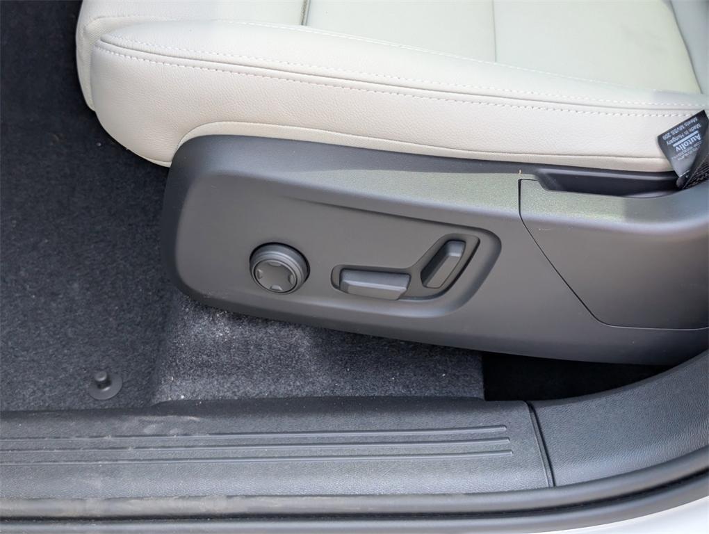 new 2025 Volvo XC40 car, priced at $46,915
