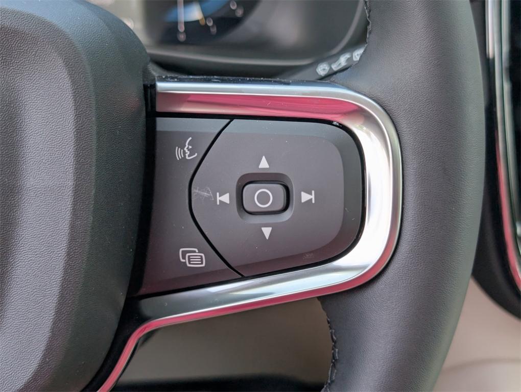 new 2025 Volvo XC40 car, priced at $46,915