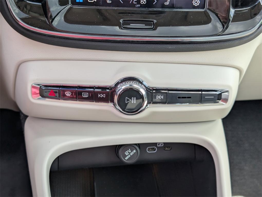 new 2025 Volvo XC40 car, priced at $46,915