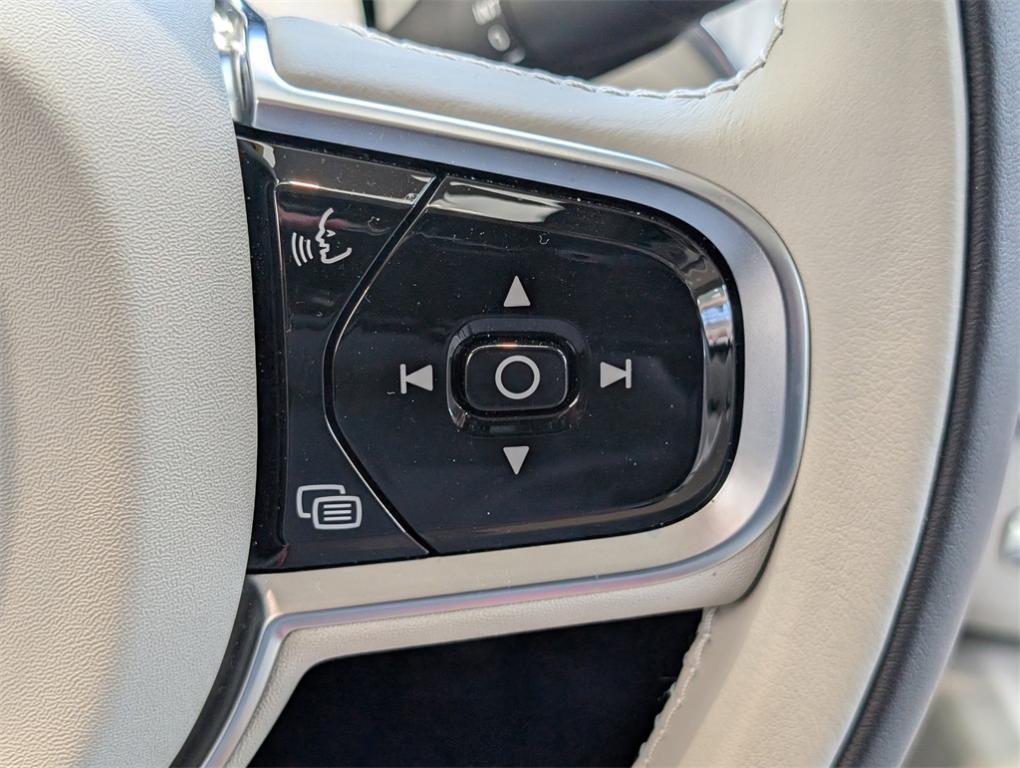 new 2025 Volvo XC60 car, priced at $59,045