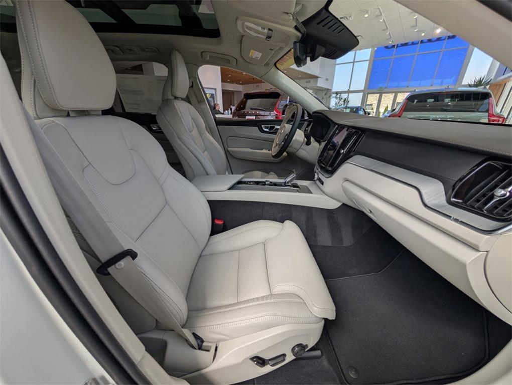 new 2025 Volvo XC60 car, priced at $59,045