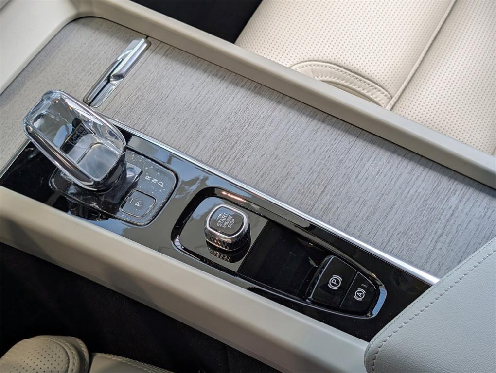 new 2025 Volvo XC60 car, priced at $59,045