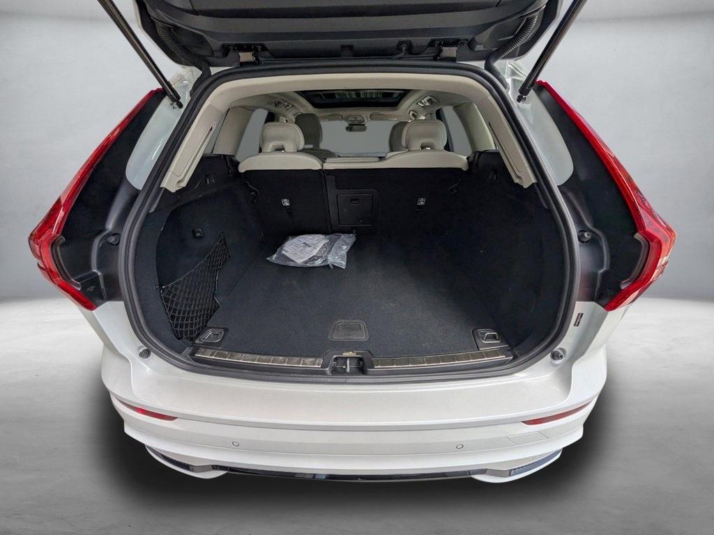 new 2025 Volvo XC60 car, priced at $59,045