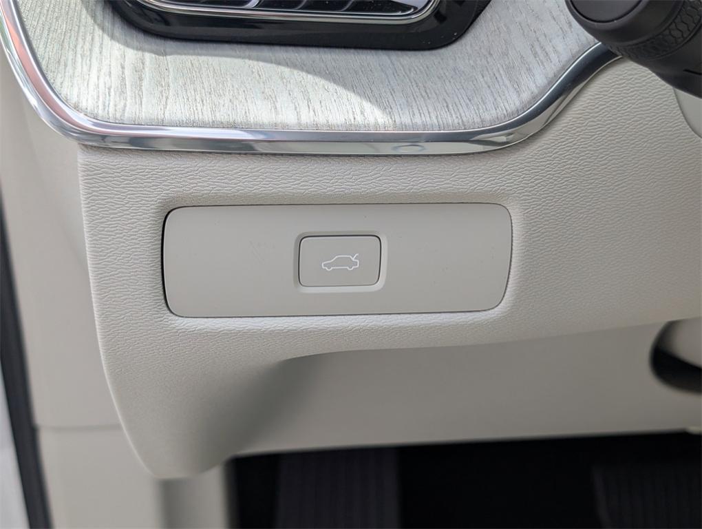 new 2025 Volvo XC60 car, priced at $54,545