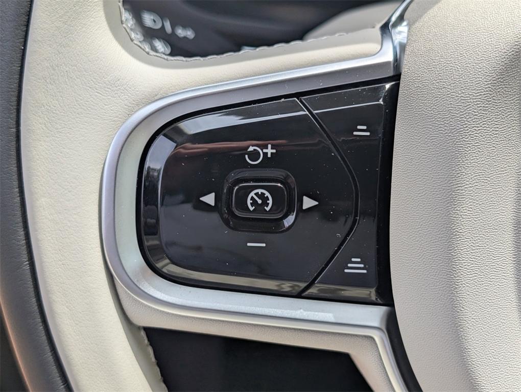 new 2025 Volvo XC60 car, priced at $54,545