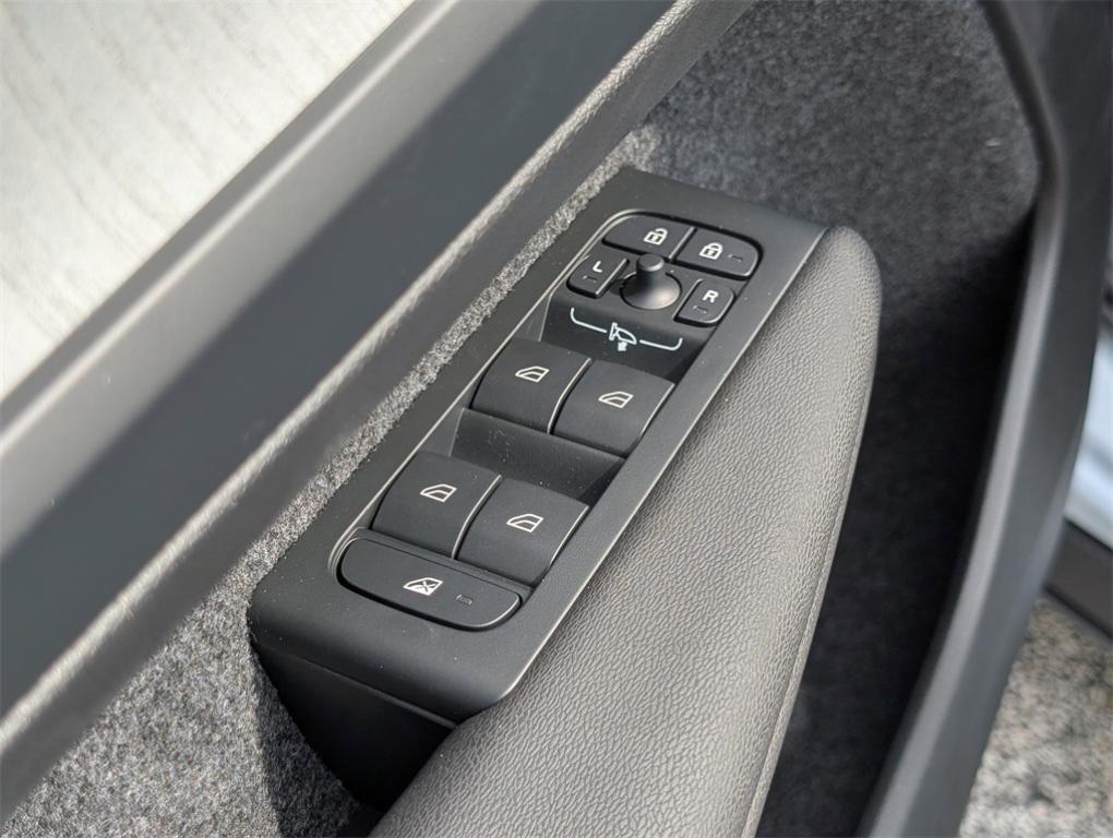 new 2026 Volvo XC40 car