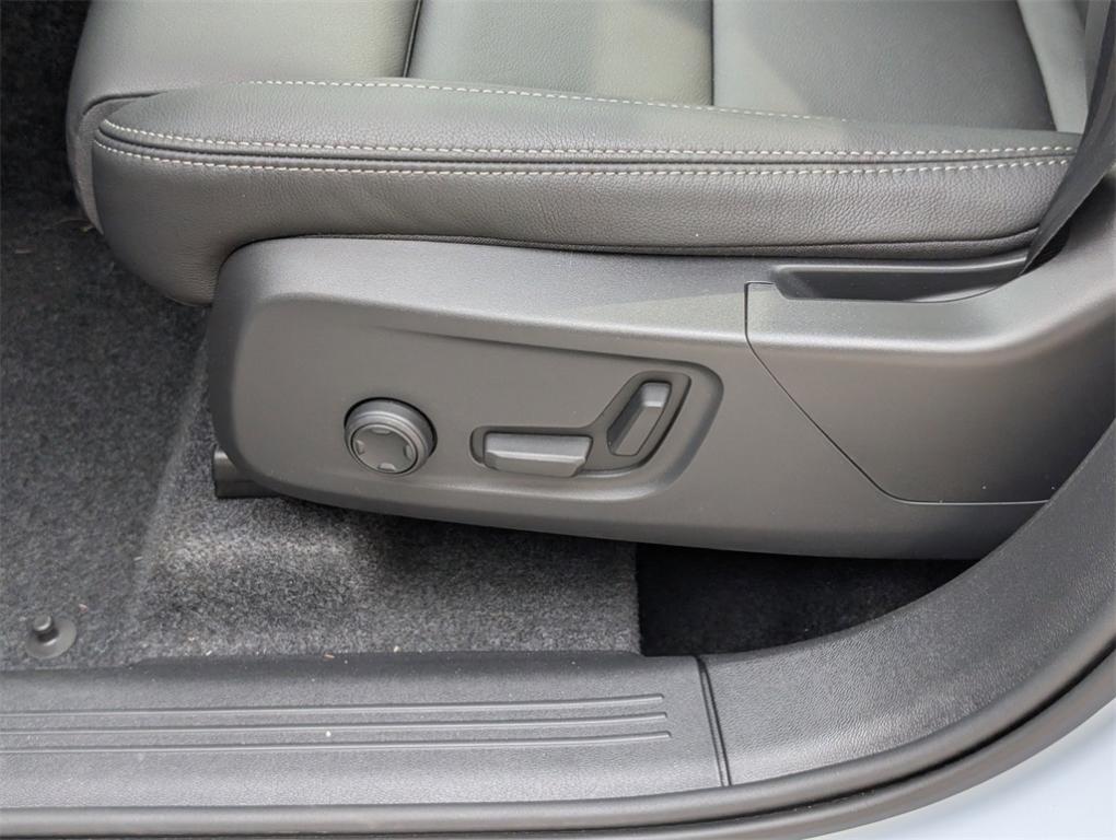 new 2026 Volvo XC40 car