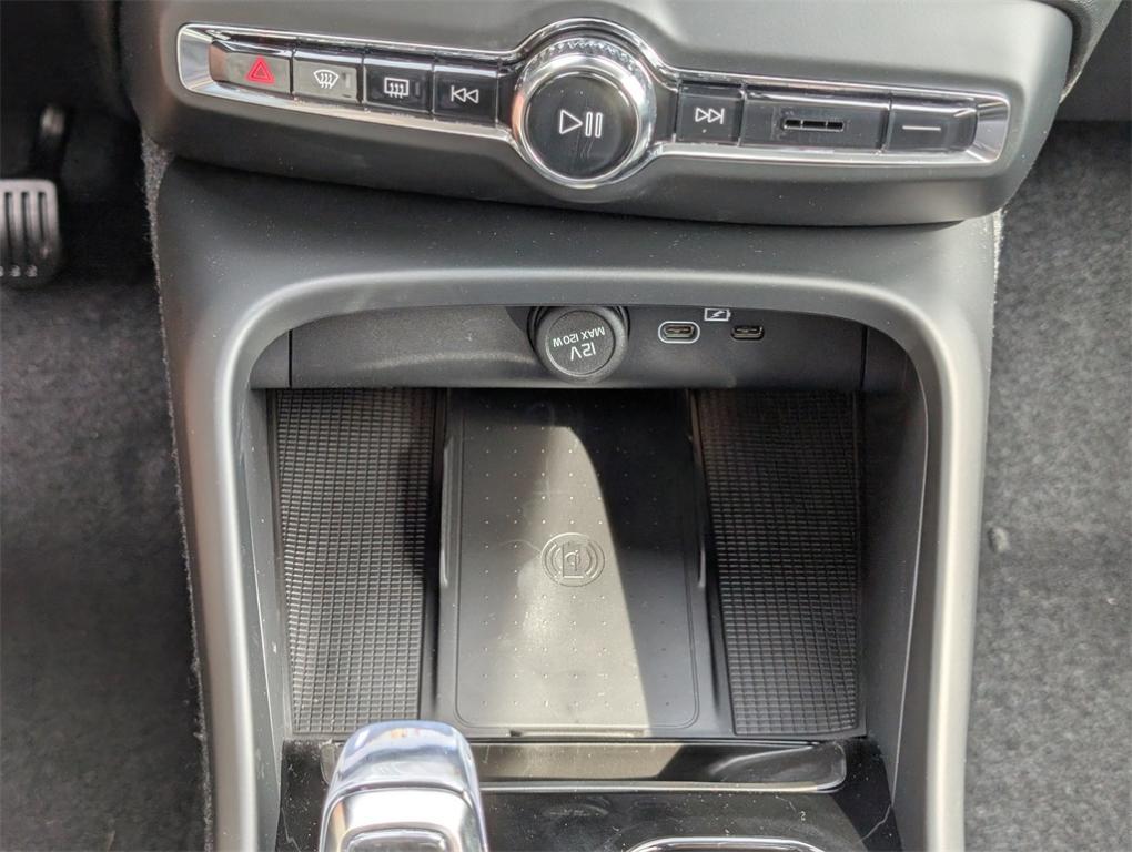 new 2026 Volvo XC40 car