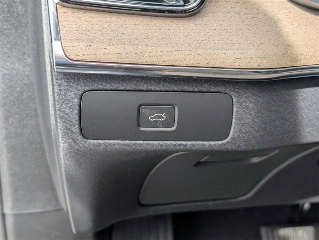new 2025 Volvo XC90 car, priced at $63,895