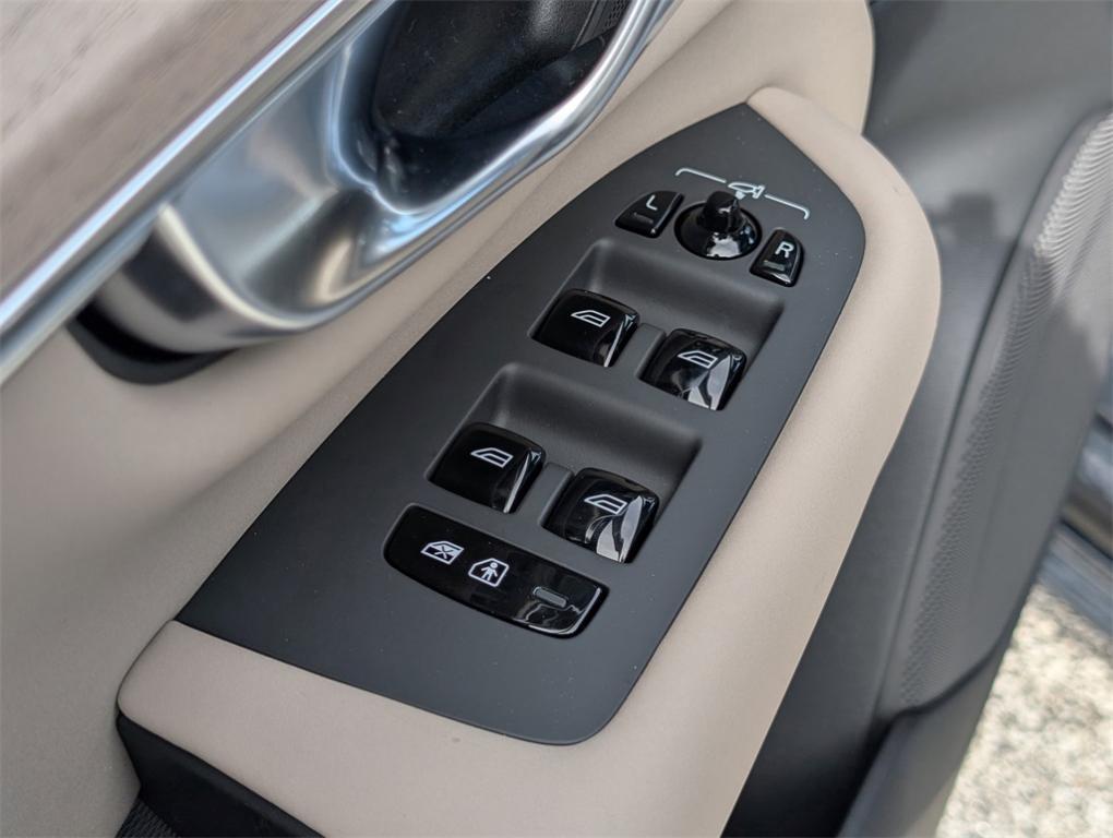 new 2025 Volvo XC90 car, priced at $63,895