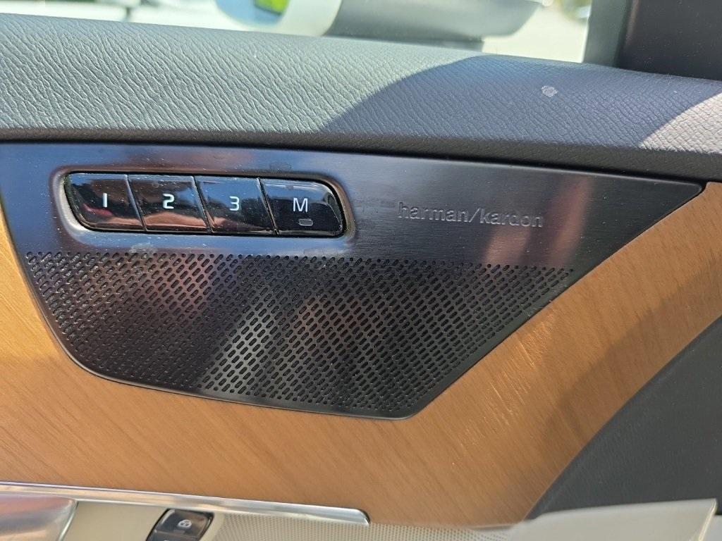 used 2022 Volvo XC90 car, priced at $38,570