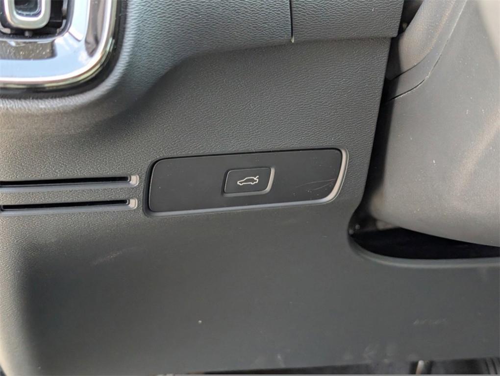 new 2025 Volvo XC40 car, priced at $45,015