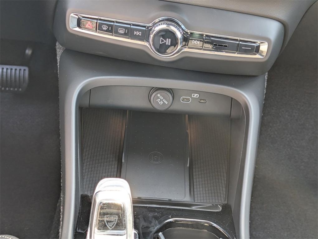 new 2025 Volvo XC40 car, priced at $48,335