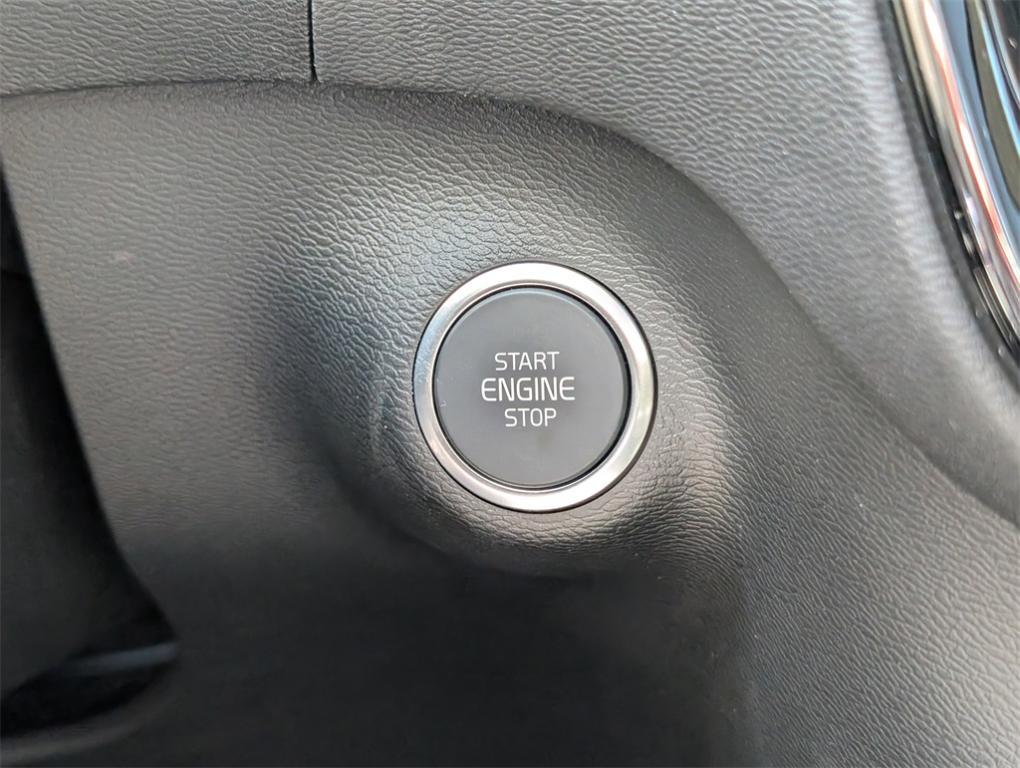new 2025 Volvo XC40 car, priced at $48,335