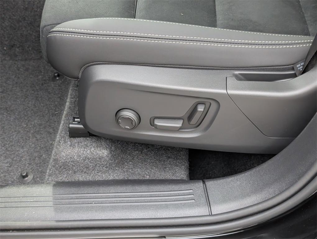 new 2026 Volvo XC40 car