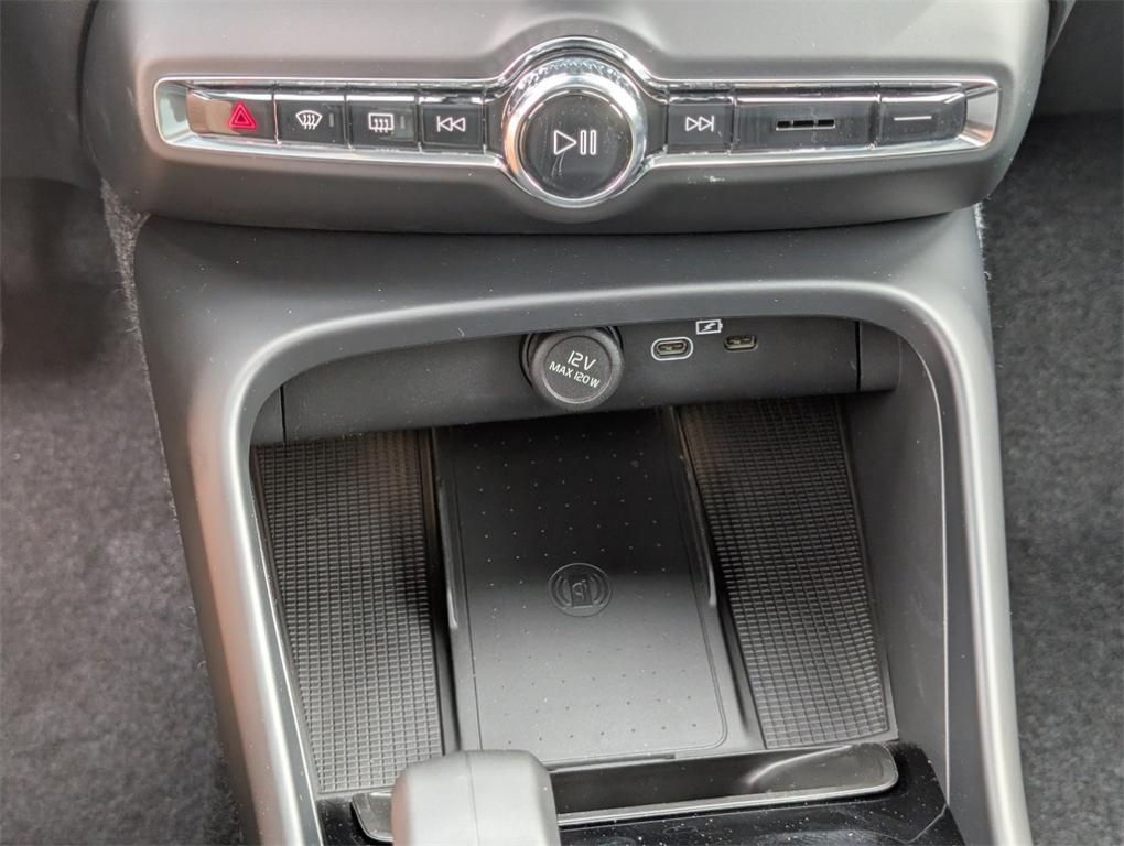 new 2026 Volvo XC40 car