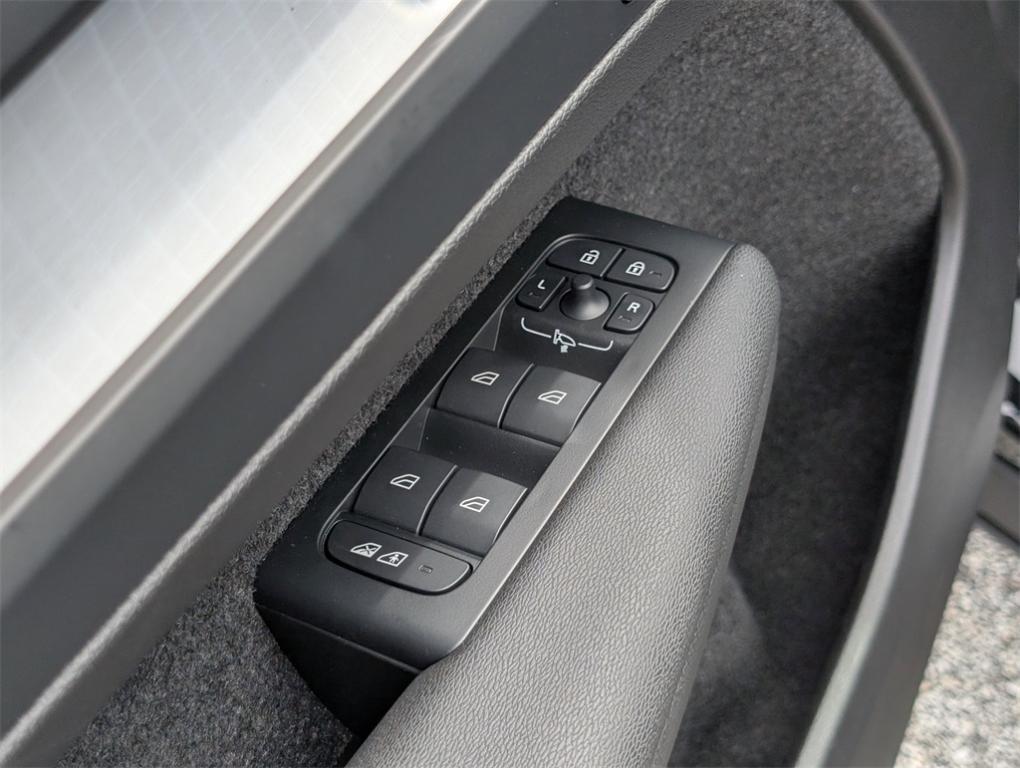 new 2026 Volvo XC40 car