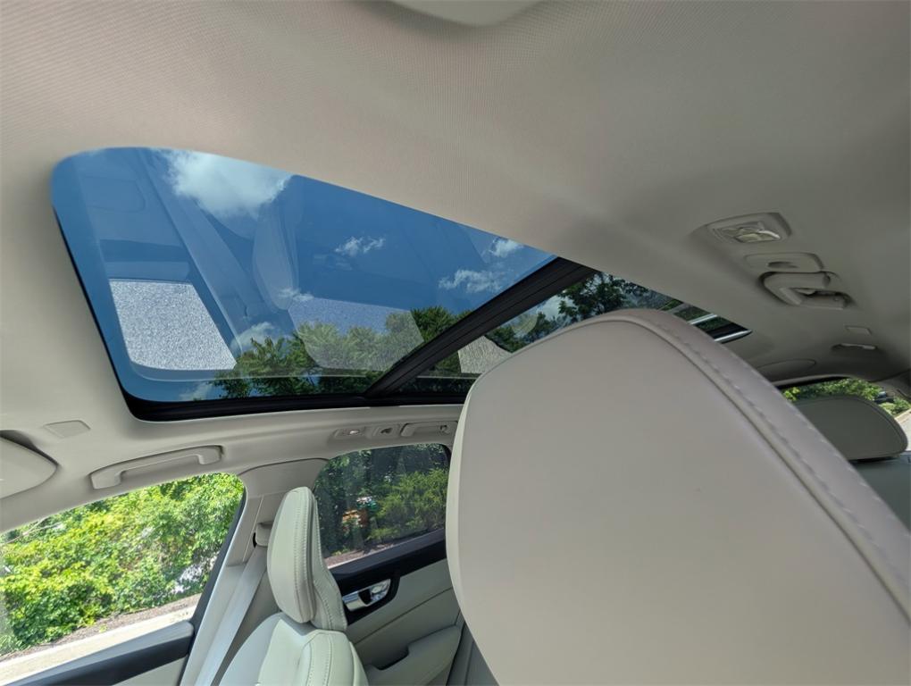 new 2025 Volvo XC60 Plug-In Hybrid car, priced at $69,895