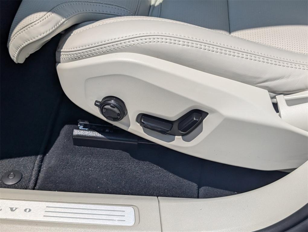 new 2025 Volvo XC60 Plug-In Hybrid car, priced at $69,895
