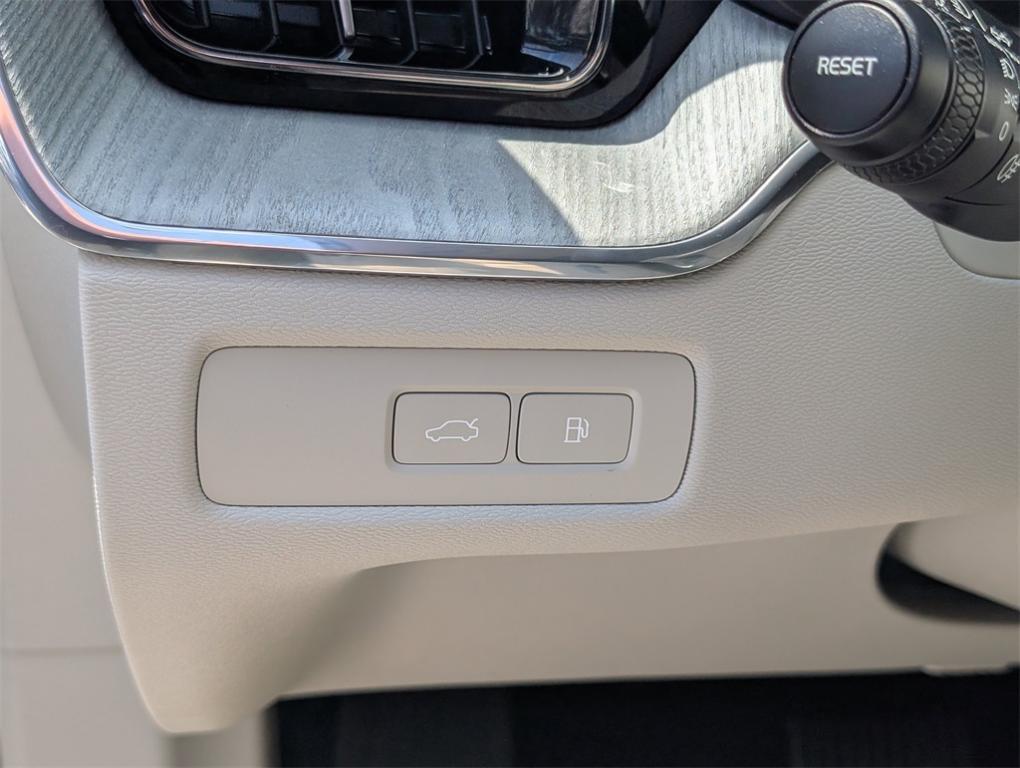 new 2025 Volvo XC60 Plug-In Hybrid car, priced at $69,895