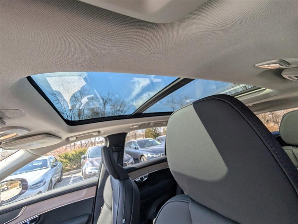 new 2025 Volvo XC90 car, priced at $58,745