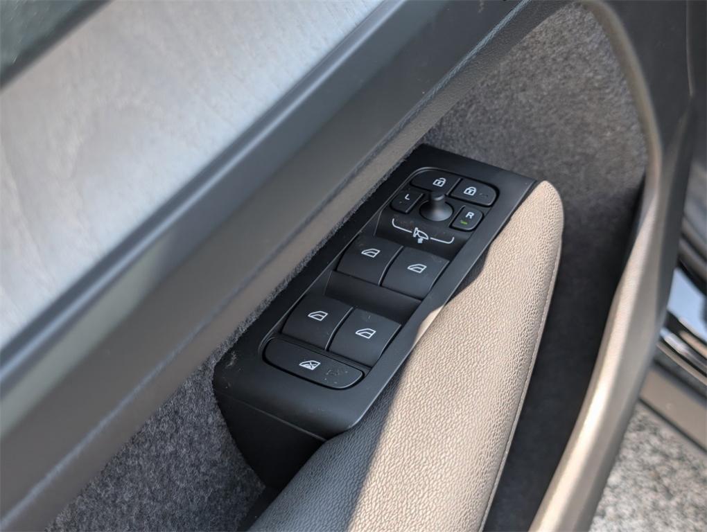 new 2026 Volvo XC40 car