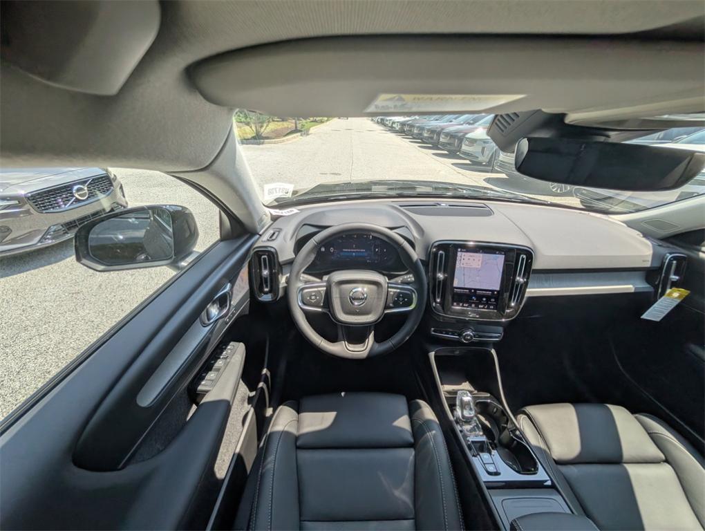 new 2026 Volvo XC40 car