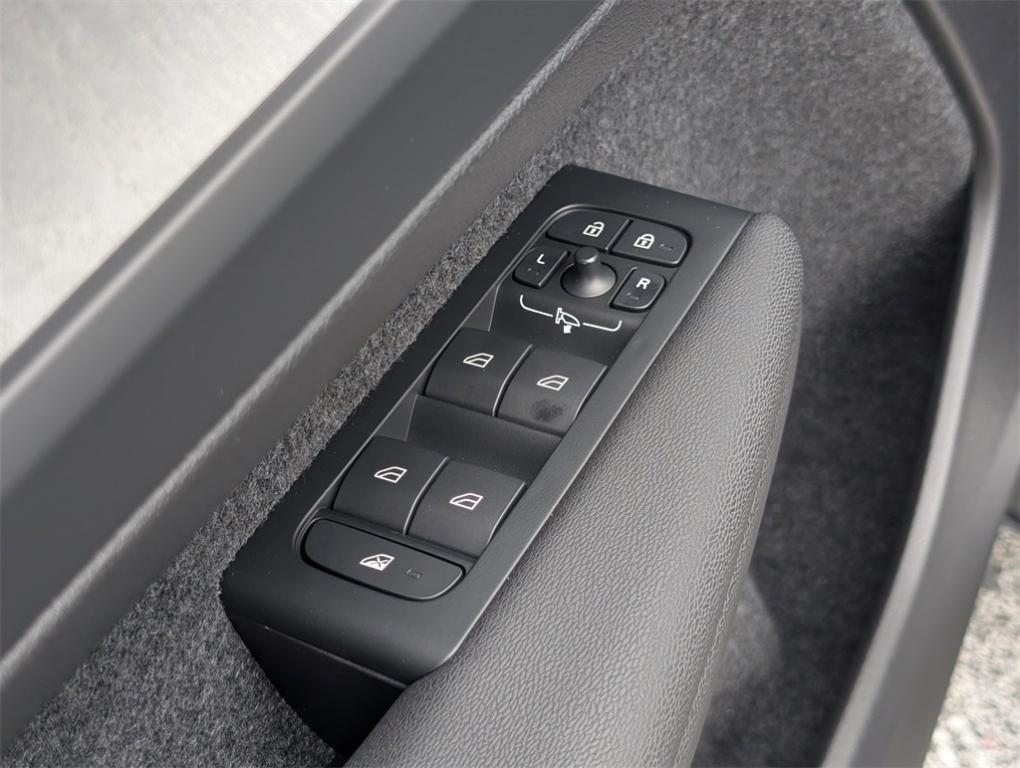 new 2026 Volvo XC40 car