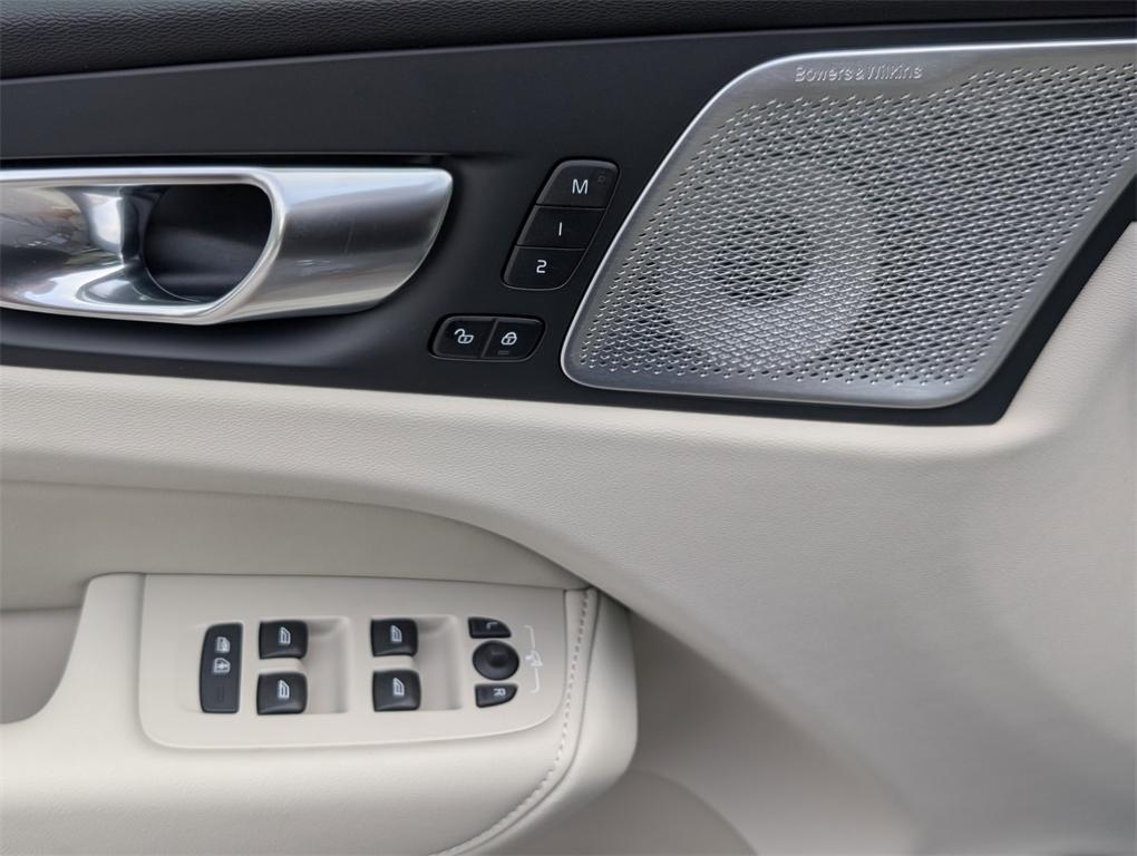 new 2026 Volvo XC60 Plug-In Hybrid car