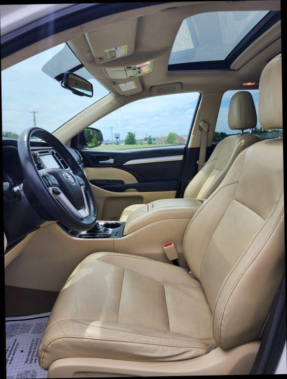 used 2016 Toyota Highlander car, priced at $18,450
