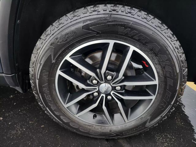 used 2017 Jeep Grand Cherokee car, priced at $18,950