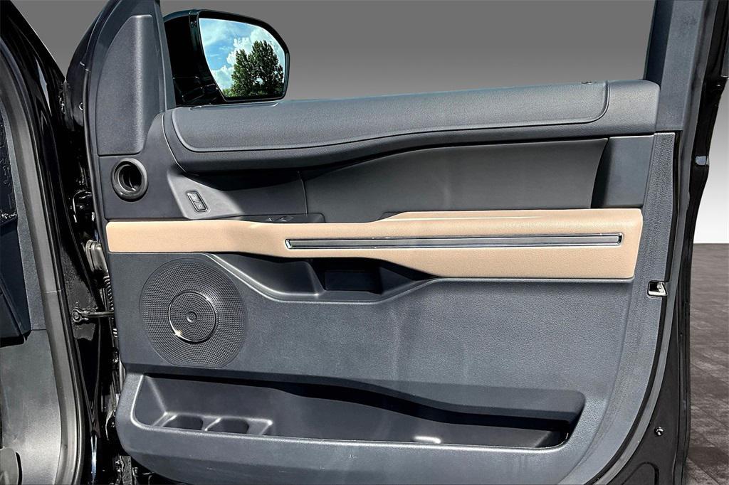 used 2024 Ford Expedition car, priced at $47,730