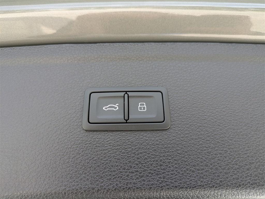 used 2023 Audi SQ5 car, priced at $46,399