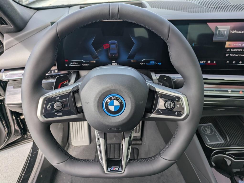 new 2025 BMW 550e car