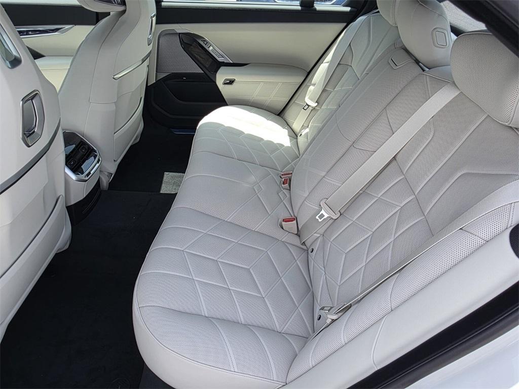new 2025 BMW 760 car, priced at $129,735