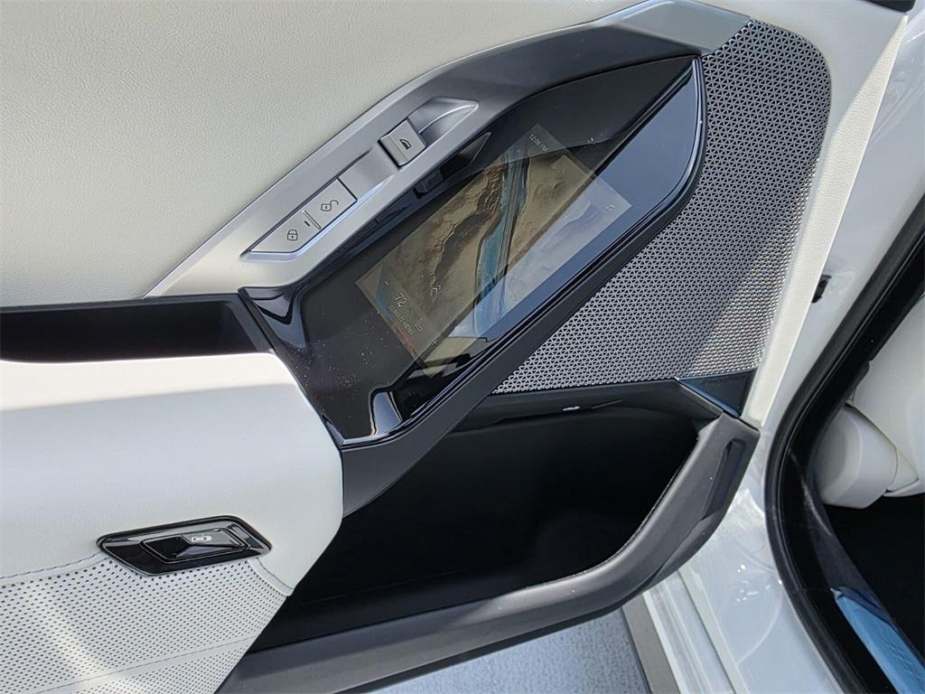 new 2025 BMW 760 car, priced at $129,735