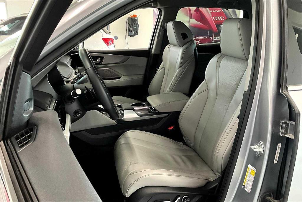 used 2022 Acura MDX car, priced at $37,617