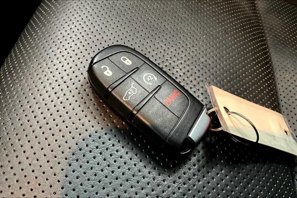 used 2015 Jeep Grand Cherokee car, priced at $14,425
