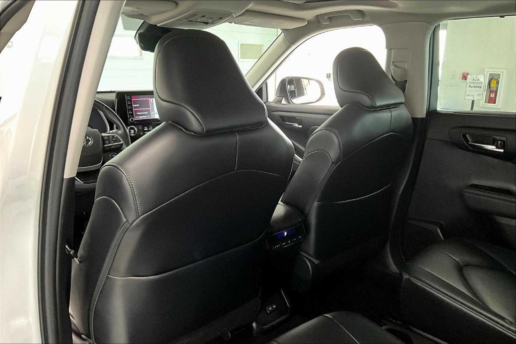 used 2022 Toyota Highlander car, priced at $39,406