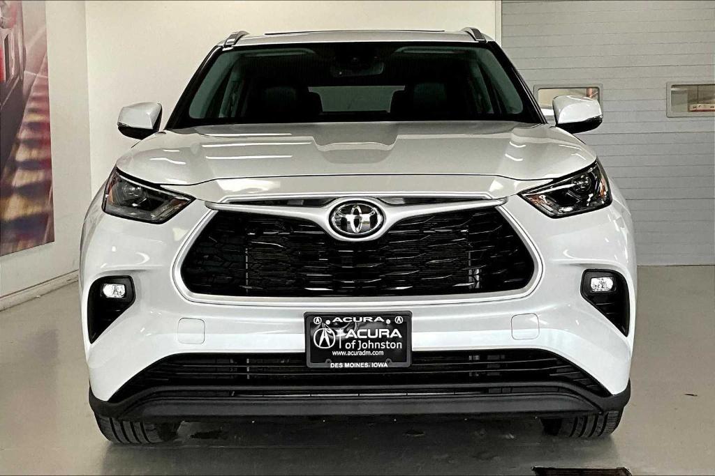 used 2022 Toyota Highlander car, priced at $39,406