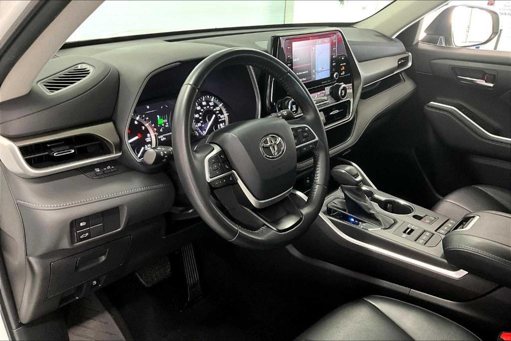 used 2022 Toyota Highlander car, priced at $39,406