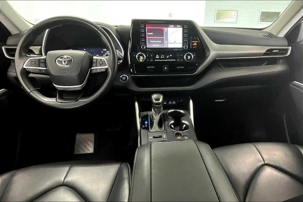 used 2022 Toyota Highlander car, priced at $39,406