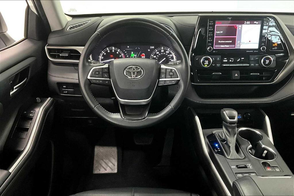 used 2022 Toyota Highlander car, priced at $39,406
